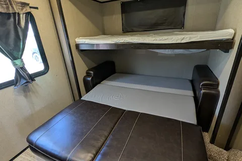 Family friendly 35FT Travel Trailer with Bunk room