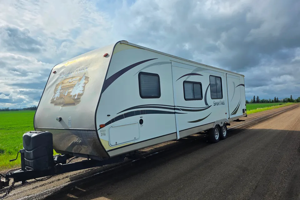 Brittany's Spacious Sport Trek Family Friendly Travel Trailer