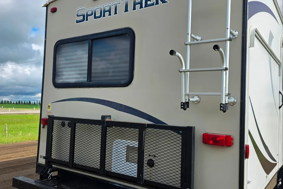 Brittany's Spacious Sport Trek Family Friendly Travel Trailer