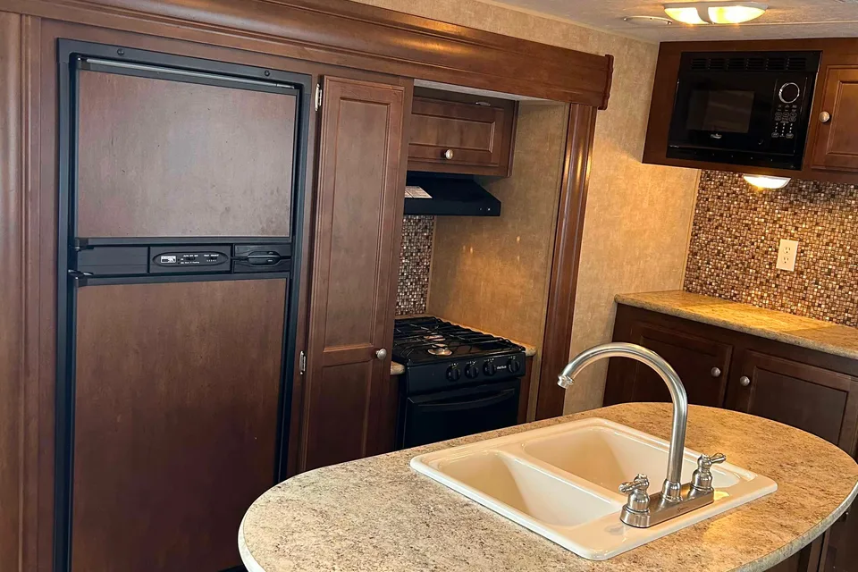 Brittany's Spacious Sport Trek Family Friendly Travel Trailer