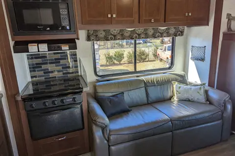 Alex's 2018 Sunseeker -sleeps up to 6- multilingual owners