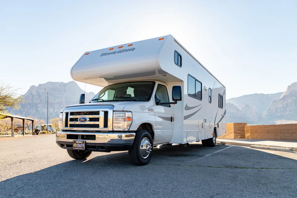 2020 Winnebago Minnie Winnie 31f - w/ Starlink