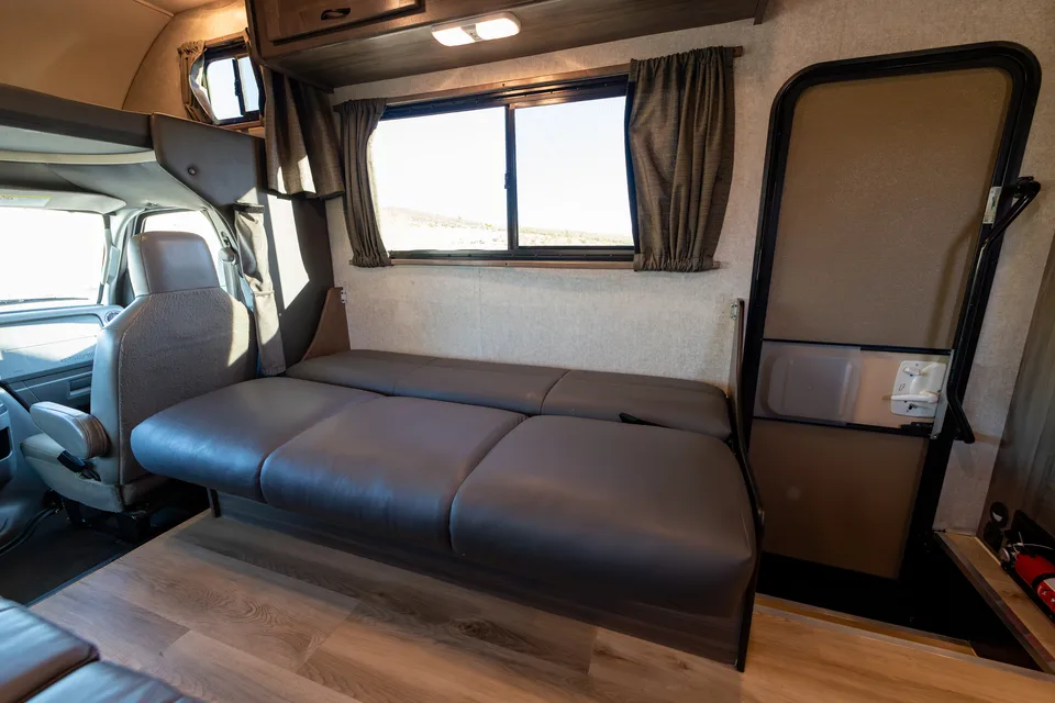 2020 Winnebago Minnie Winnie 31f - w/ Starlink