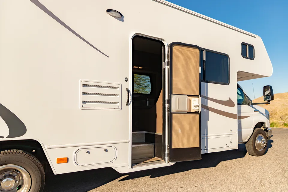 2020 Winnebago Minnie Winnie 31f - w/ Starlink