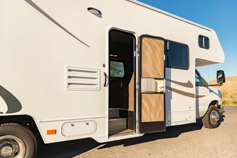 2020 Winnebago Minnie Winnie 31f - w/ Starlink