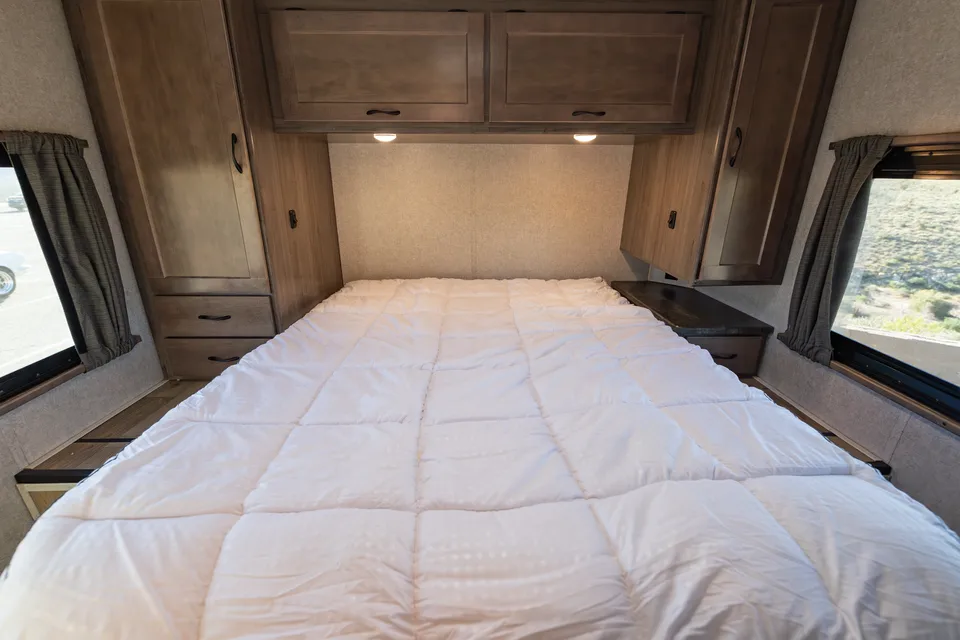 2020 Winnebago Minnie Winnie 31f - w/ Starlink