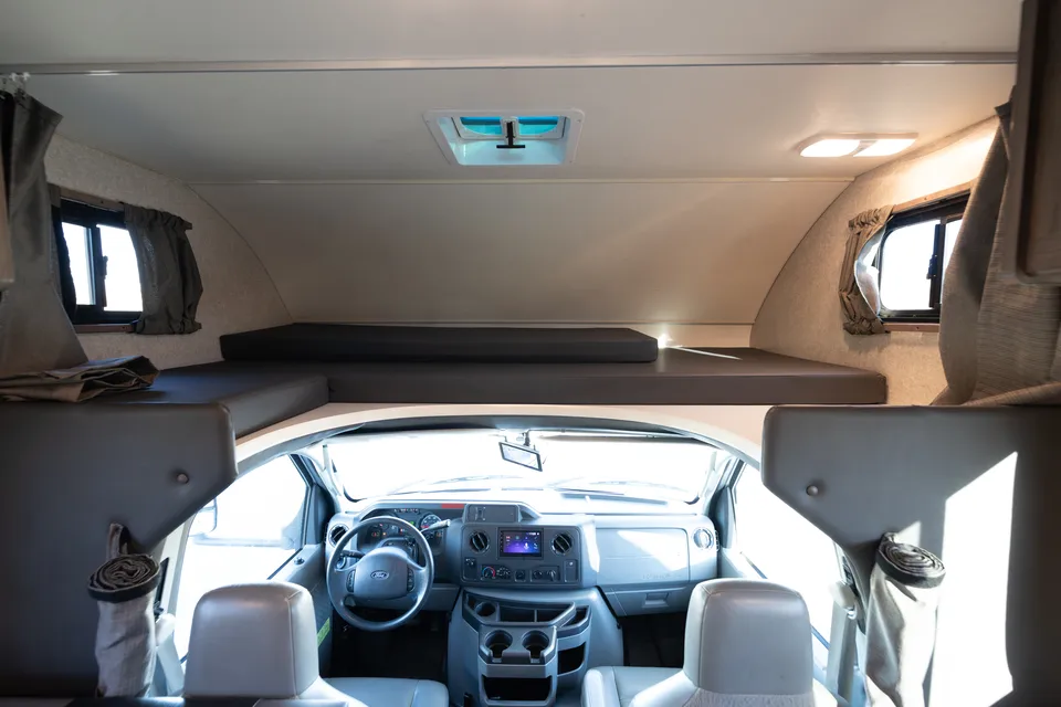 2020 Winnebago Minnie Winnie 31f - w/ Starlink