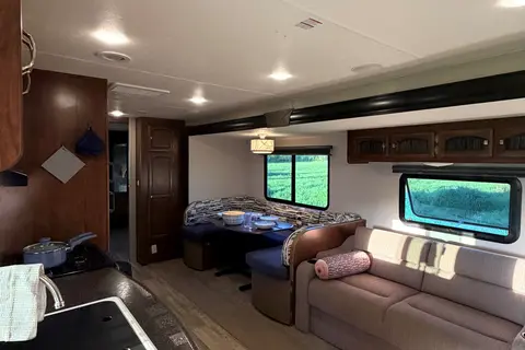 Leduc Recreation Coachmen Freedom Express 312BHDS Travel Trailer
