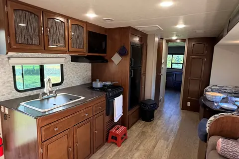 Leduc Recreation Coachmen Freedom Express 312BHDS Travel Trailer
