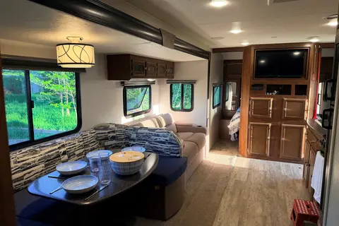 Leduc Recreation Coachmen Freedom Express 312BHDS Travel Trailer