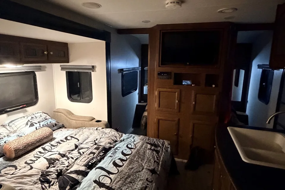Leduc Recreation Coachmen Freedom Express 312BHDS Travel Trailer