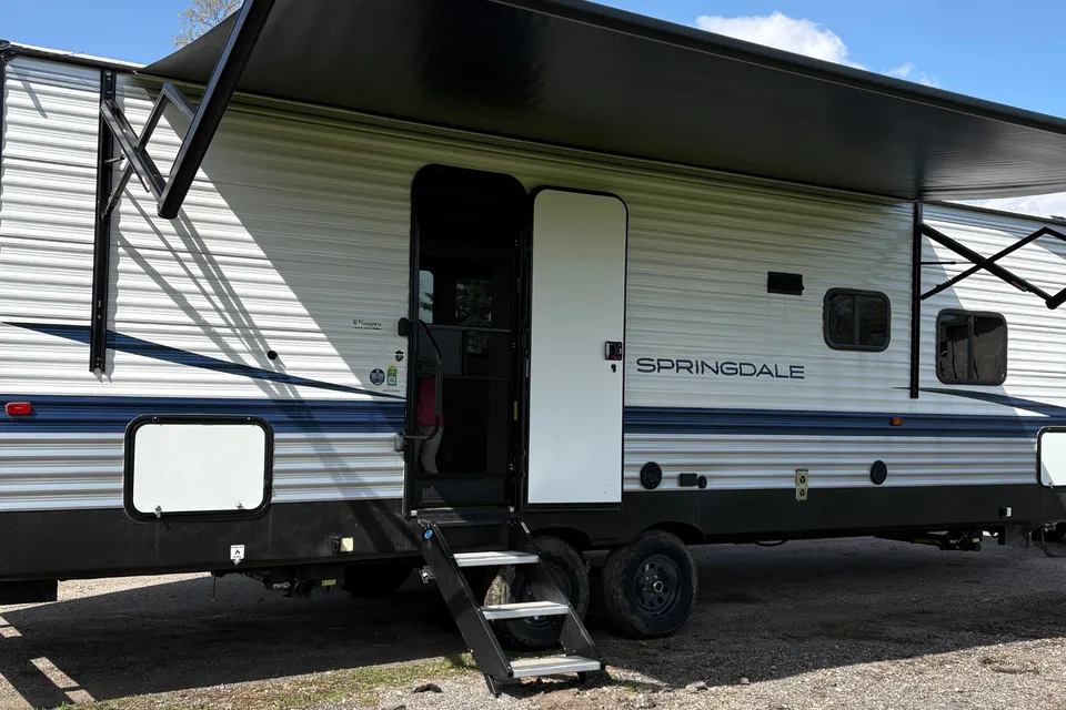 L&B's Keystone Springdale Travel Trailer