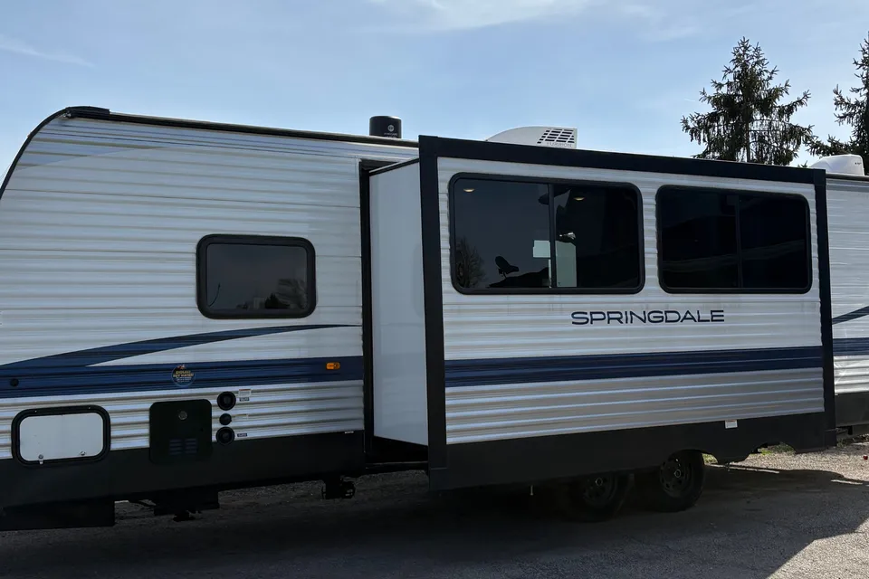 L&B's Keystone Springdale Travel Trailer