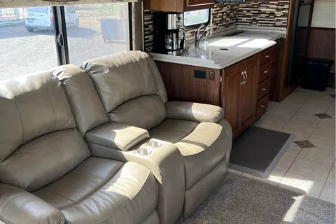 Colleen's National RV Tropi-Cal Class A