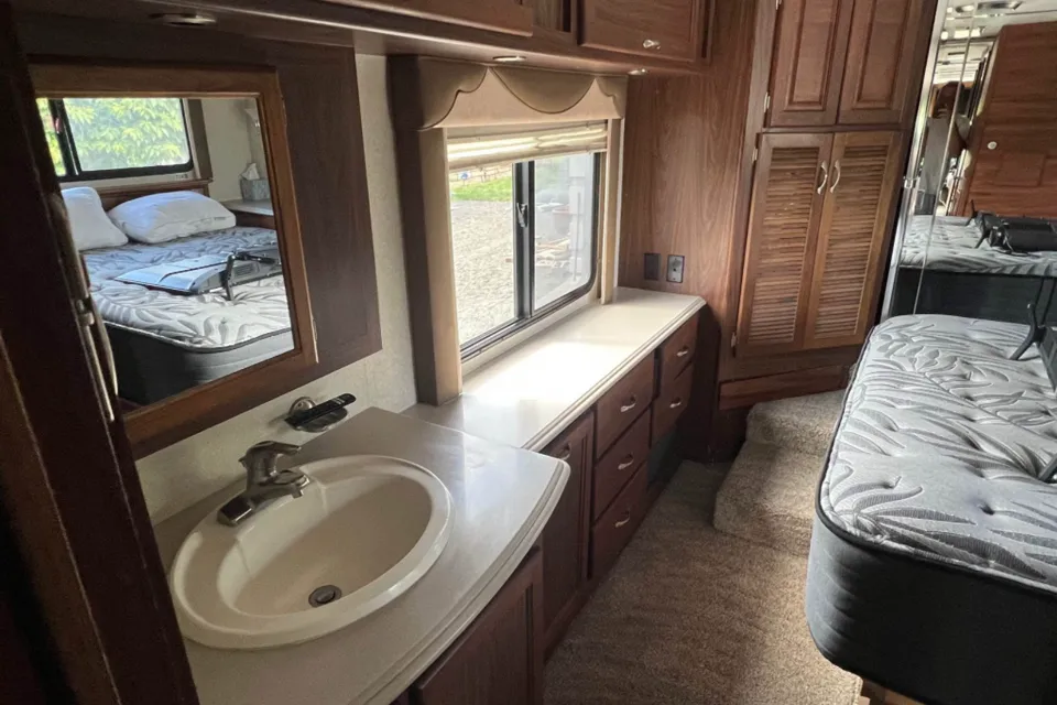 Colleen's National RV Tropi-Cal Class A