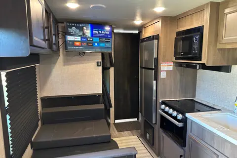 Sam's Jayco Jay Flight SLX 8 Travel Trailer