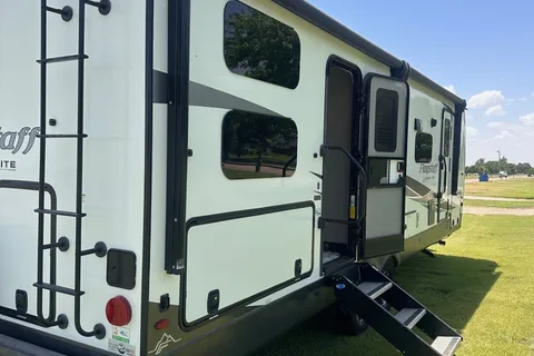 Karie's Forest River Flagstaff ultralite Travel Trailer