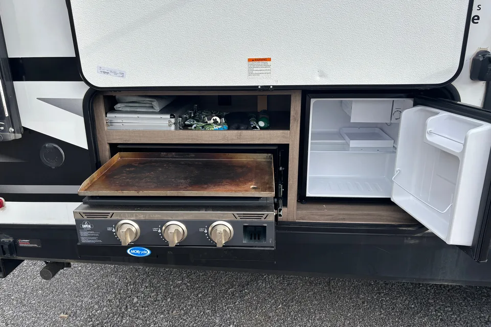 Mario's Grand Design 2800BH Travel Trailer