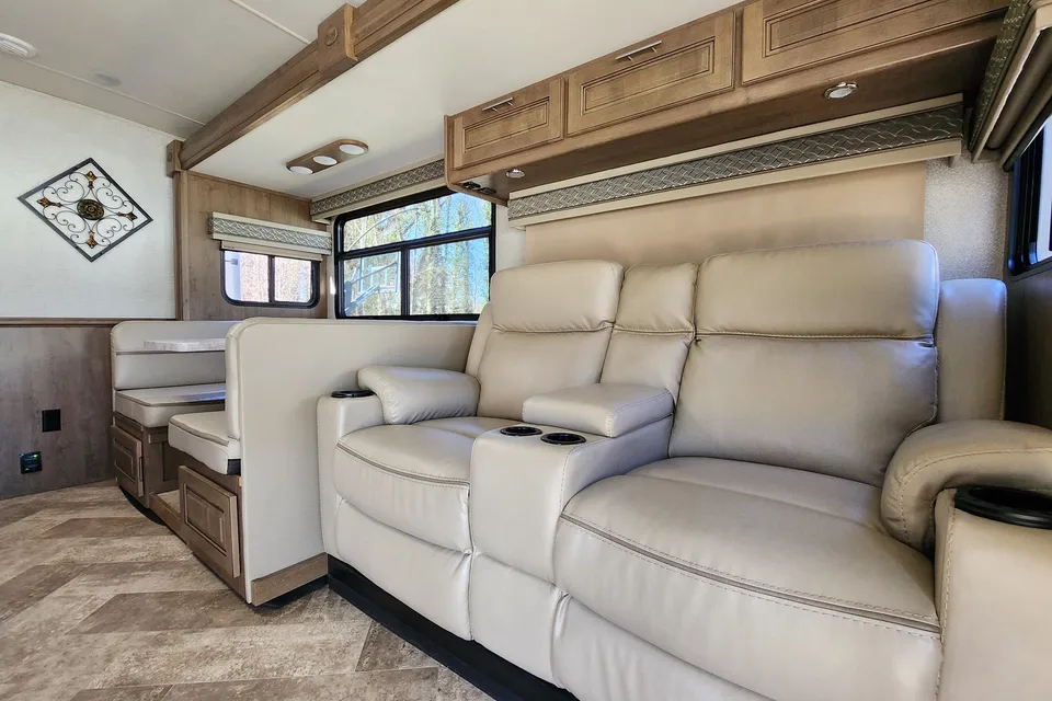 JENNIFER's Forest River Georgetown 5 Series 36B5 Class A