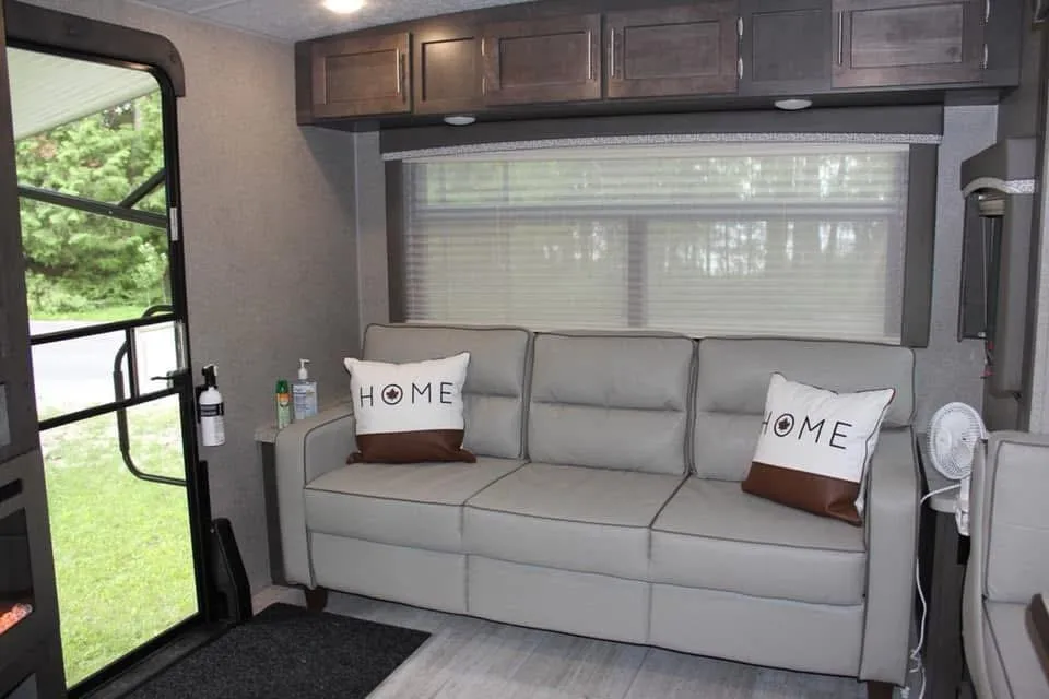 Ralph's Forest River rockwood ultra light 2612ws Travel Trailer