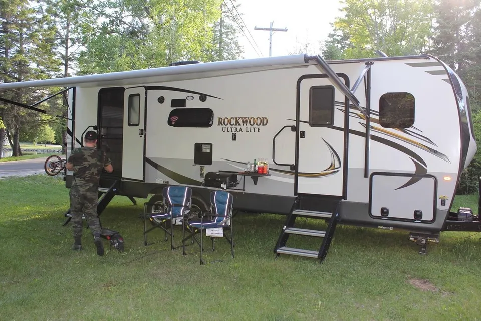 Ralph's Forest River rockwood ultra light 2612ws Travel Trailer
