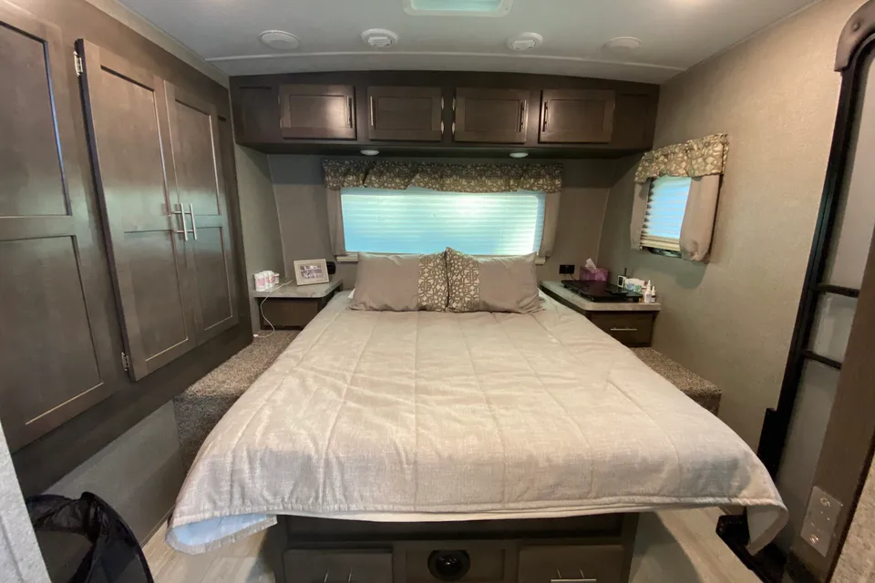 Ralph's Forest River rockwood ultra light 2612ws Travel Trailer