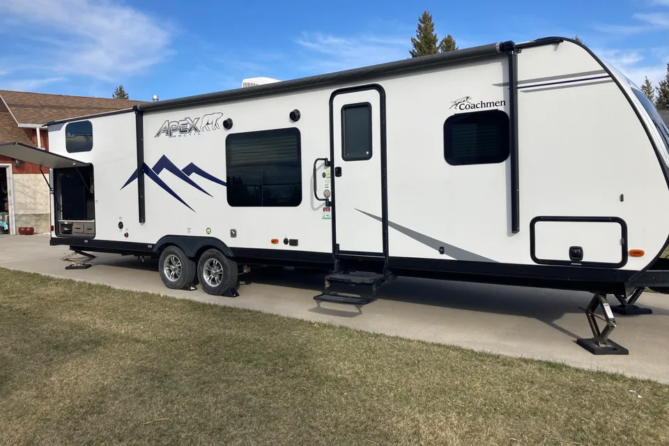 Smith’s Coachmen Apex Travel Trailer