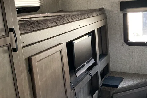 Smith’s Coachmen Apex Travel Trailer