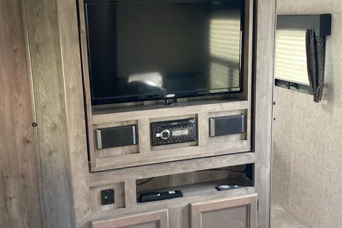 Smith’s Coachmen Apex Travel Trailer