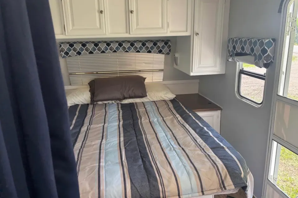 Michy’s Dream Featherlite Travel Trailer