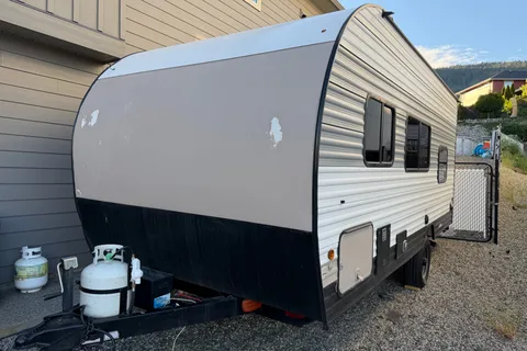 Viktoriya 's Winnebago Micro Minnie 1700bh Travel Trailer