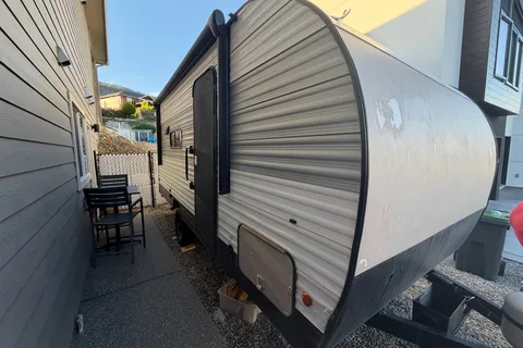 Viktoriya 's Winnebago Micro Minnie 1700bh Travel Trailer