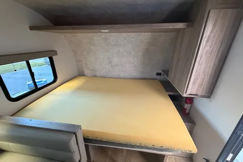 Viktoriya 's Winnebago Micro Minnie 1700bh Travel Trailer