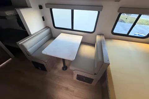 Viktoriya 's Winnebago Micro Minnie 1700bh Travel Trailer