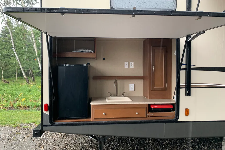 Save the stress of towing, we set up and pack up! You just pack food, clothes and bedding!
