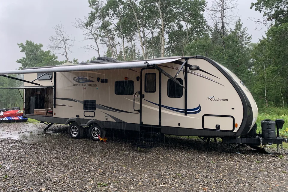 Save the stress of towing, we set up and pack up! You just pack food, clothes and bedding!