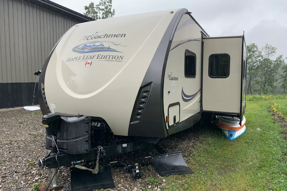 Save the stress of towing, we set up and pack up! You just pack food, clothes and bedding!