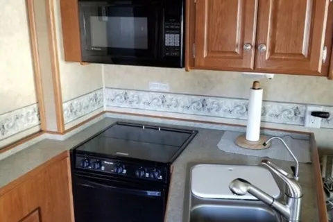 Laurel's Embassy Triple e Class A