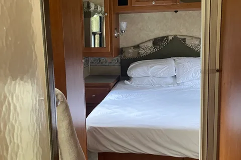 Laurel's Embassy Triple e Class A
