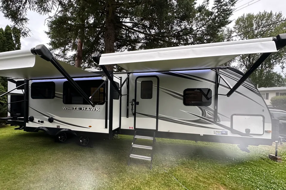 Amazing double washroom bunkhouse 34 ft