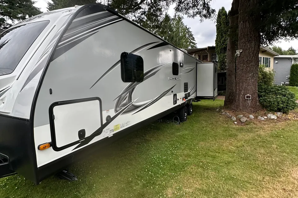 Amazing double washroom bunkhouse 34 ft