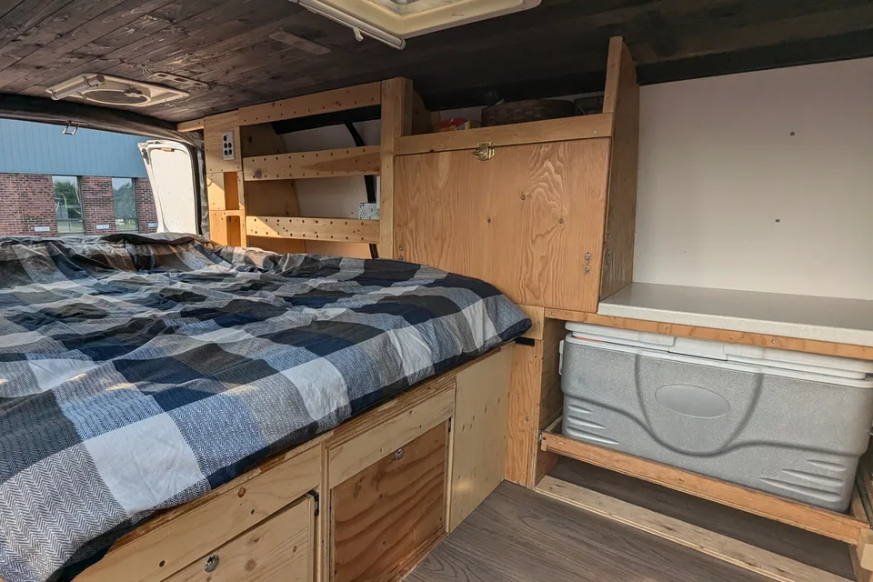 Shoebill Plumber campervan (GMC Savana 2015)