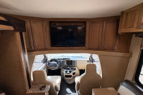 Park Anywhere! Maneuverable B+ Motorhome