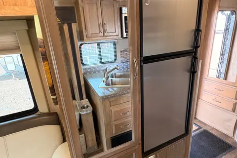 Park Anywhere! Maneuverable B+ Motorhome