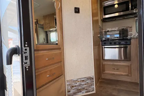 Park Anywhere! Maneuverable B+ Motorhome