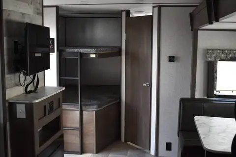 Sabastian's 28 ft Bunkhouse Coleman 2455bh