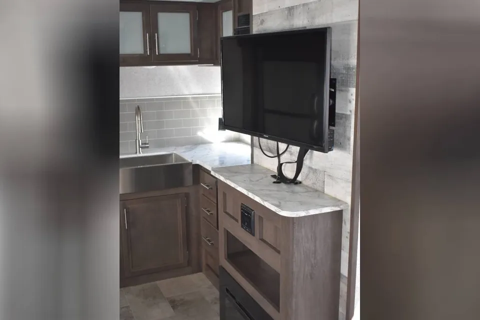 Sabastian's 28 ft Bunkhouse Coleman 2455bh