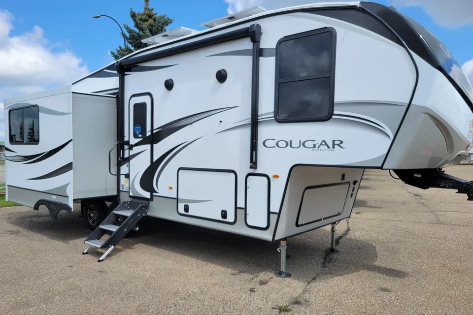 Libby's Fifth Wheel RV