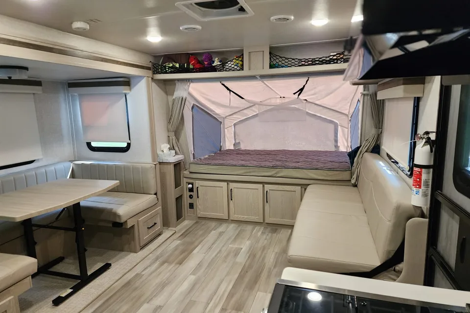 Luxurious Rockwood Roo Roo 233S Hybrid