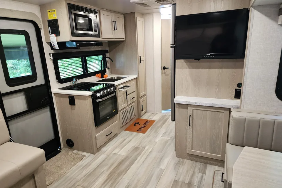 Luxurious Rockwood Roo Roo 233S Hybrid